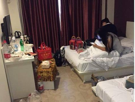 原创酒店到底有多脏不是夫妻关系的男女住一起警察查房怎么办