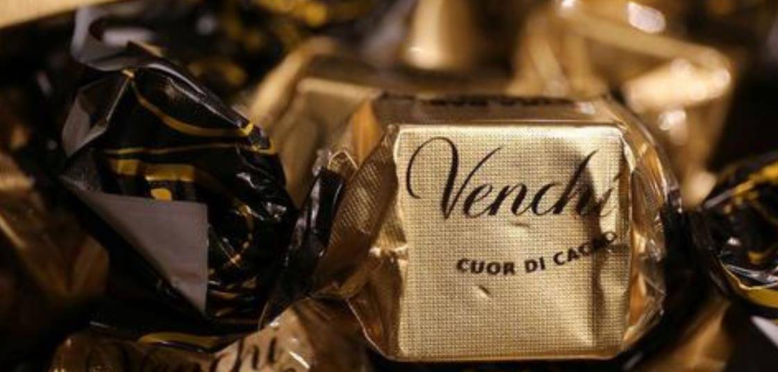 我国|曾备受年轻人追捧,如今年销售额下滑20亿,为何突然卖不动了?