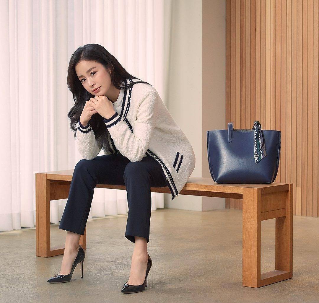 黑色 Rain老婆二胎后复出，穿白裙秀“杨贵妃”身材，36岁皮肤吹弹可破