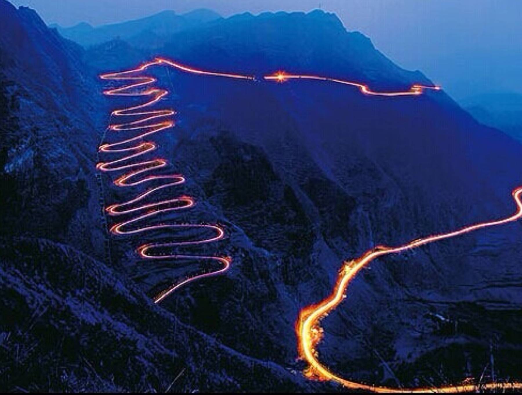 ​云南独龙江公路:连续27公里长下坡,10年坠车超千辆,百余人丧命_刹