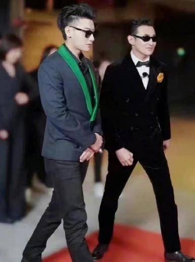 新综|严敏新综开录，黄子韬、张若昀西装革履走红毯，岳云鹏被“孤立”