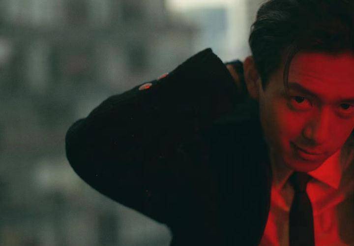 身材 “韩商言”和“米邵飞”同框，李现穿风衣更有型，上演致命眼镜杀