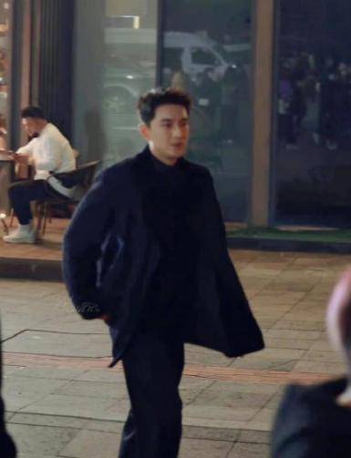 新综|严敏新综开录，黄子韬、张若昀西装革履走红毯，岳云鹏被“孤立”