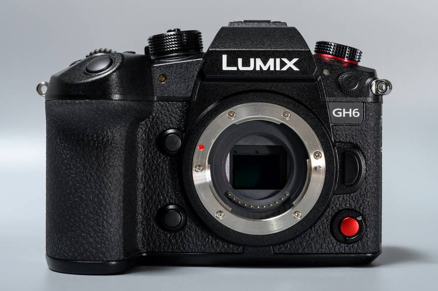 主动散热加持在很长一段时间里松下相机在规格上保持领先性,在gh2机