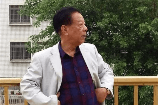 林常平他的努力并没有白费,得到了许多人的认可后,他被调到了当地的