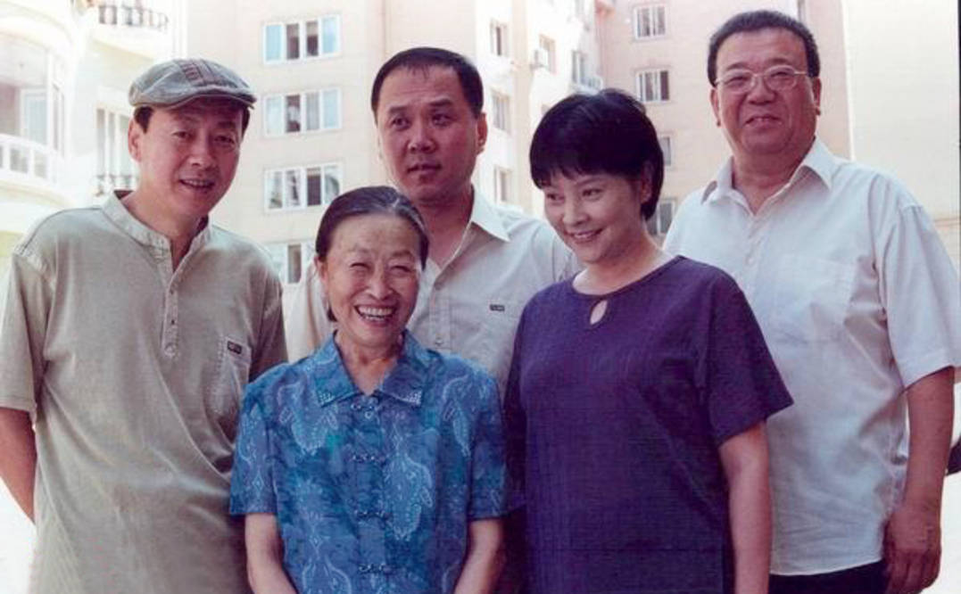 侯天来:从自行车厂钳工到著名演员,他对妻子和女儿有愧疚_观众_长春