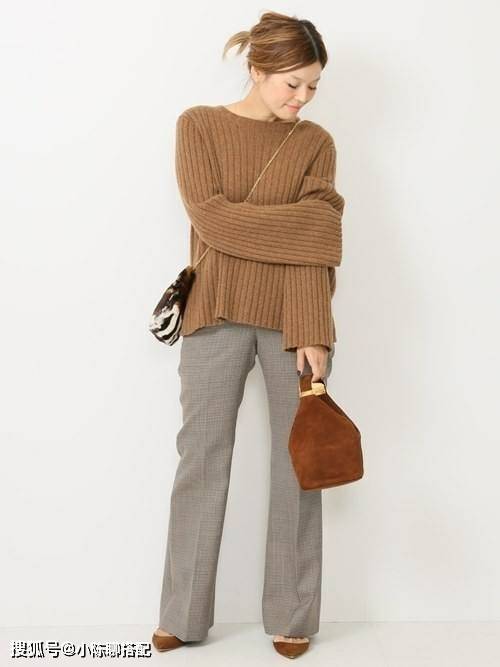 显得 60+女性穿针织衫时,如何避免廉价感?这6个雷区不要踩