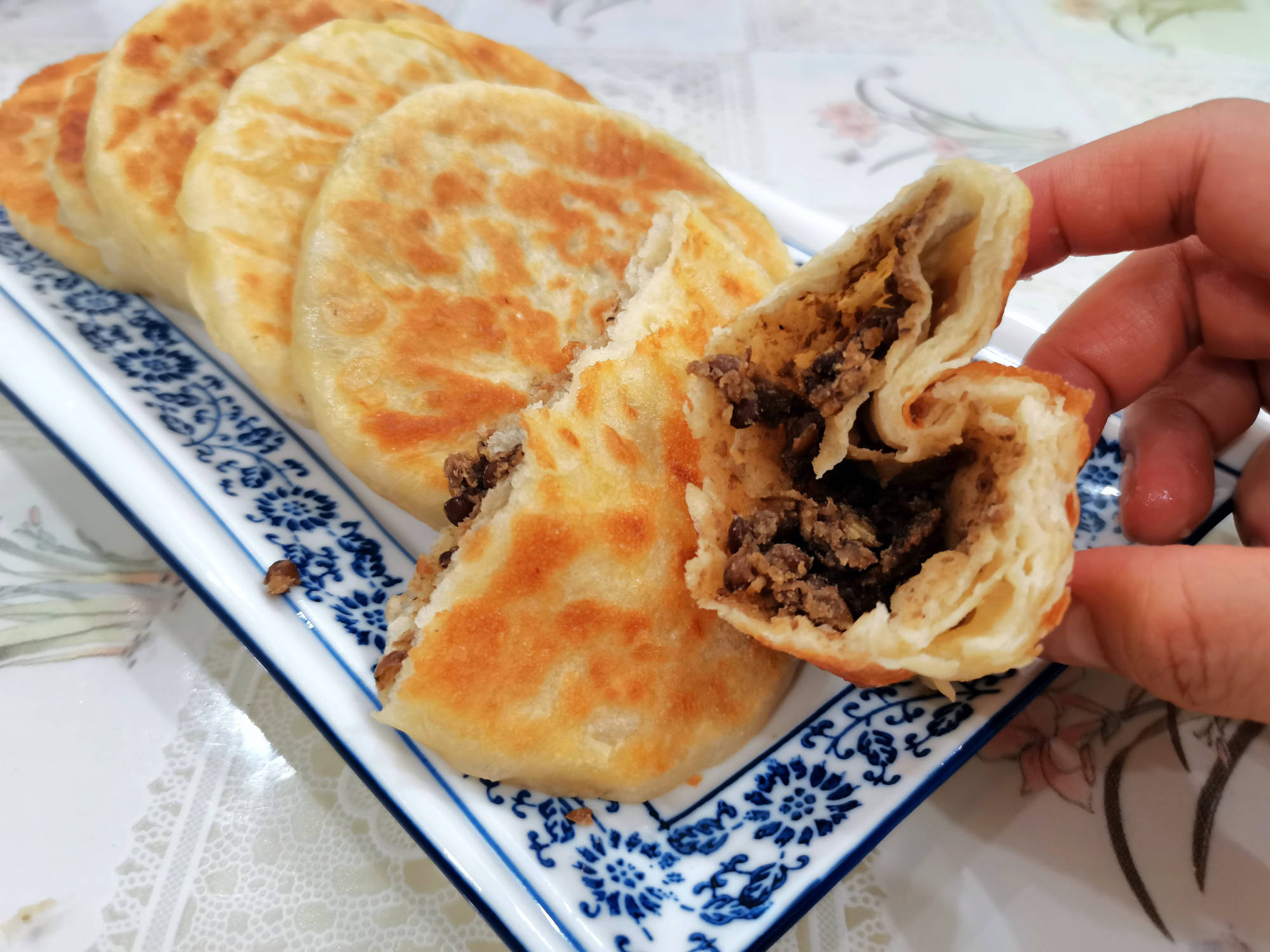 原创掌握2个技巧人人都能烙出又酥又软的豆沙饼太香了