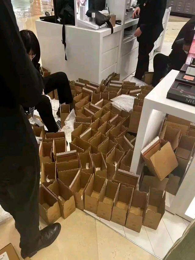 官宣NARS超级自信肖战的带货能力，啥预热都没有，销量居然暴涨2百倍