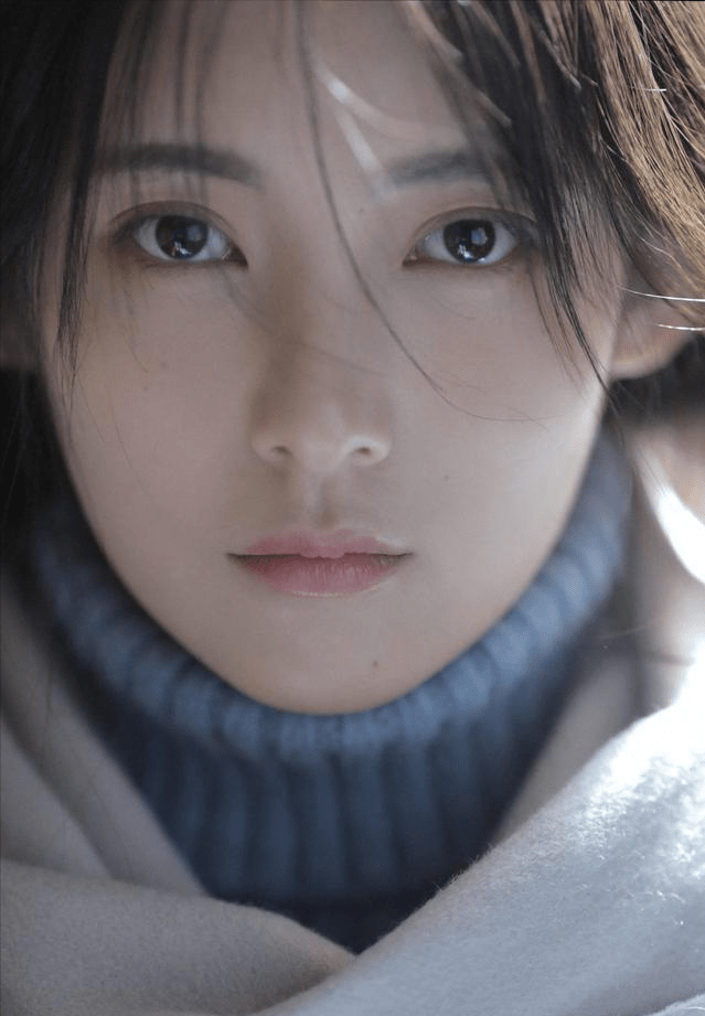 她也是北影的学生,之前还曾为多名摄影师做模特拍摄写真,2014年,16岁