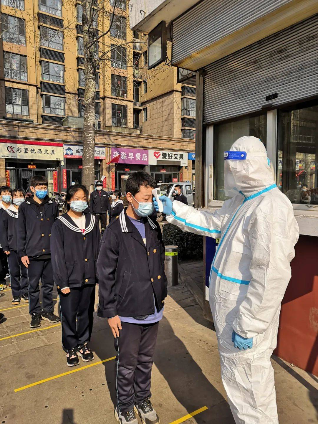 介休三中体育场图片