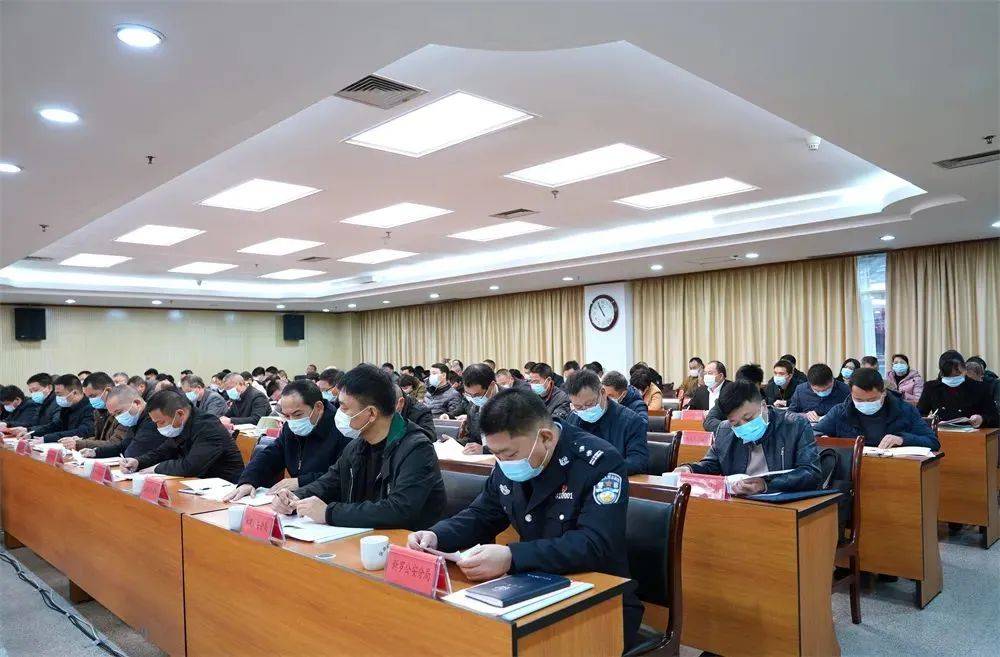 会前,陈金龙带队实地观摩了新罗区调解联动中心,曹溪街道,西陂街道
