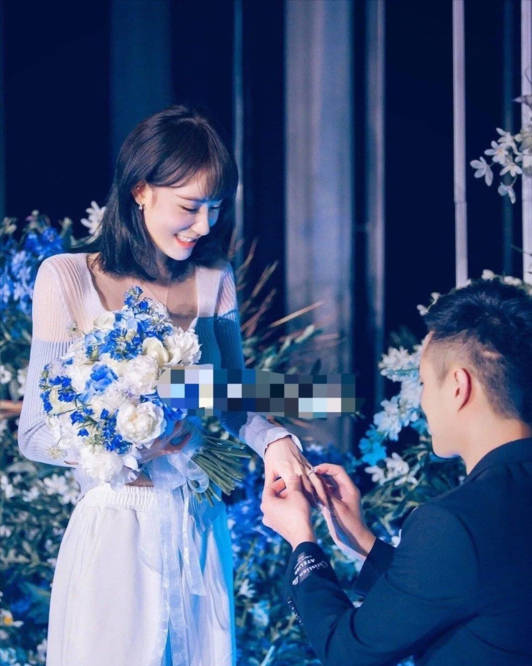 庄浩龙求婚更难得的是庄浩龙还痴情,求婚花珊珊的视频全网爆出后,堪称