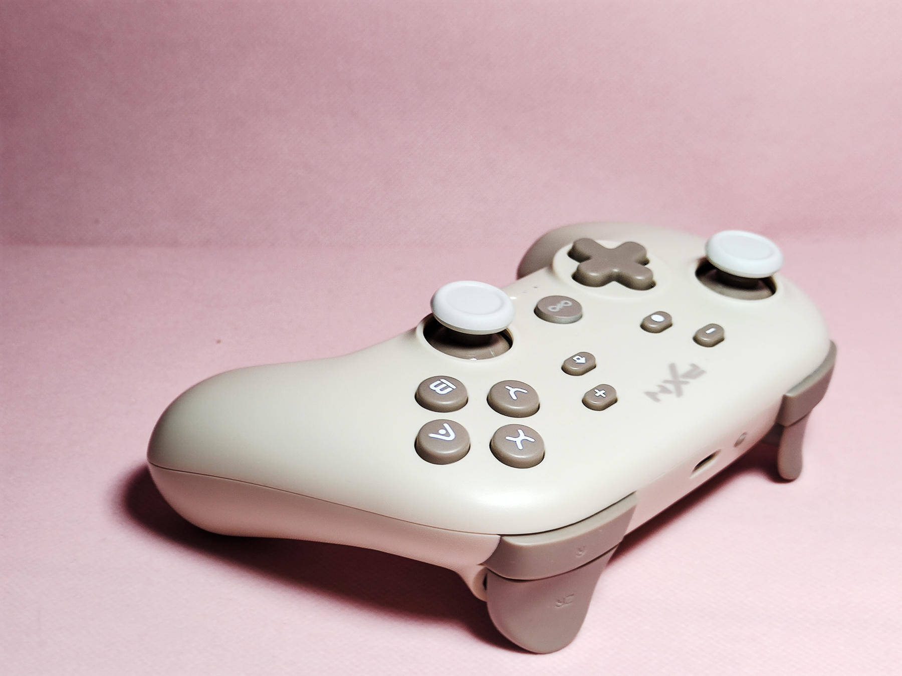 莱仕达游戏手柄，陪你度过不一样的假期，伴你经历每一段奇遇