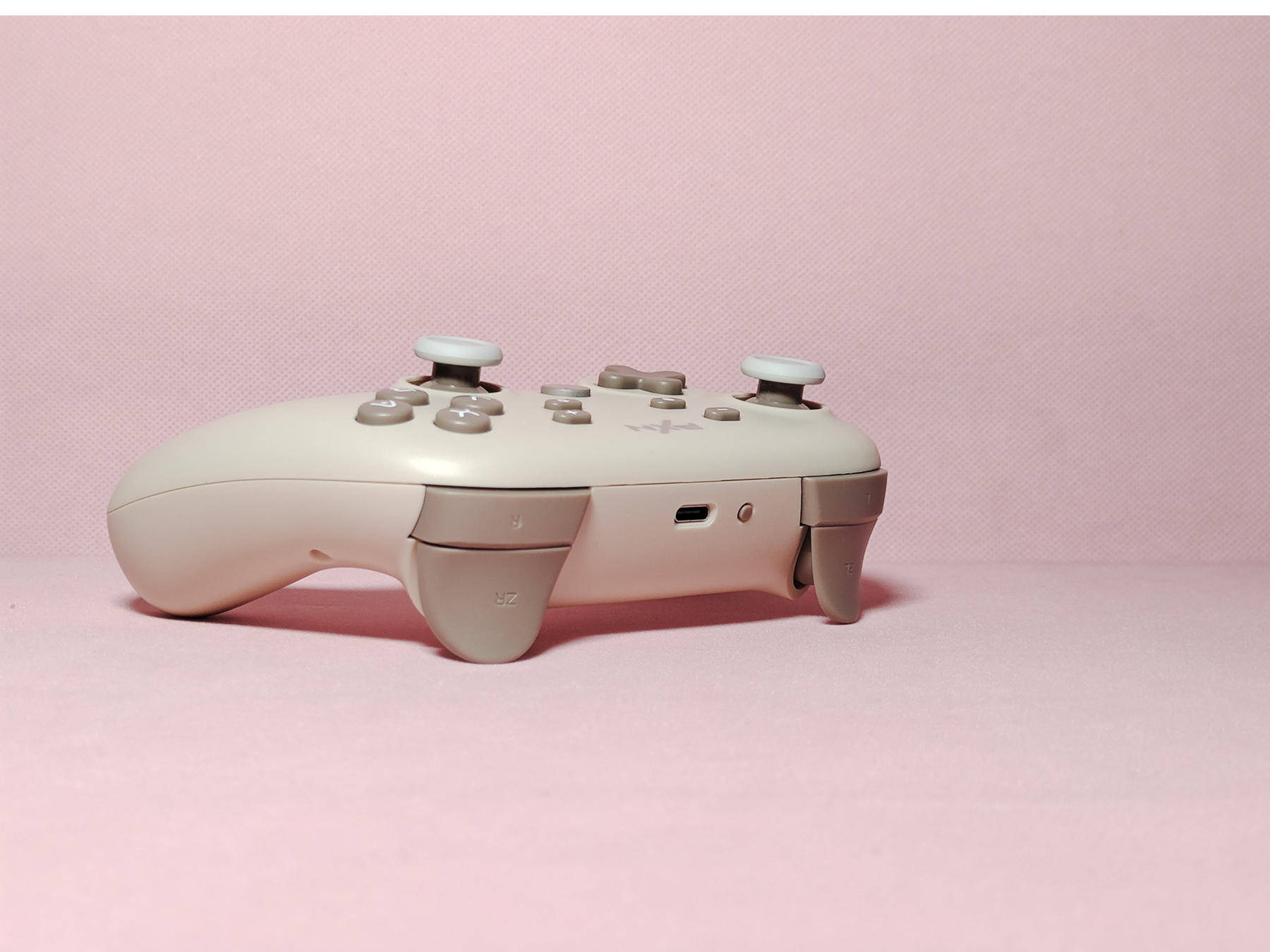 莱仕达游戏手柄，陪你度过不一样的假期，伴你经历每一段奇遇