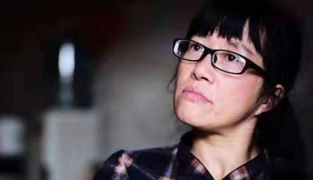 从“脑瘫诗人”到被人唾弃,余秀华直言:我错就错在只是底层农妇!