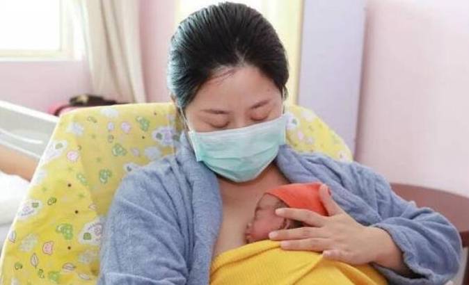 婴儿怎么趴妈妈身上舒服 363f3f3e9f31430d9b0d1ae9ff84f64a.jpeg