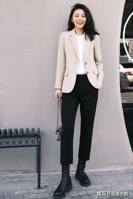 小白 尽量少穿小白鞋了,有些烂大街,看看这3双鞋子,时髦又洋气