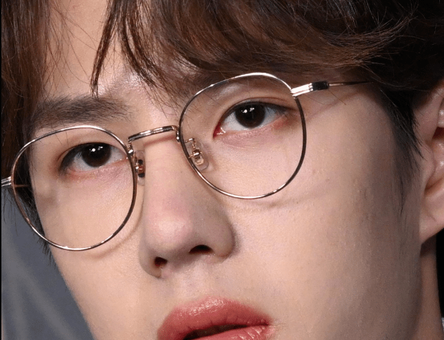 高清生浮粉、长痘、整容痕迹，明星未修图里的脸，让我看见了人间真实