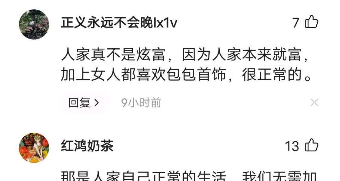 下飞机|张智霖夫妇低调现身，袁咏仪拎着45万包包抢镜，刚下飞机就去买包