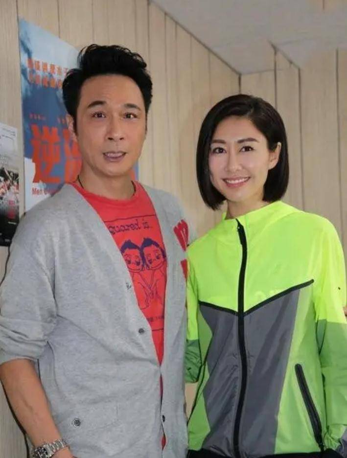 全靠胡定欣女人味全靠精修，生图肤色蜡黄脸油腻，不生娃也老了！