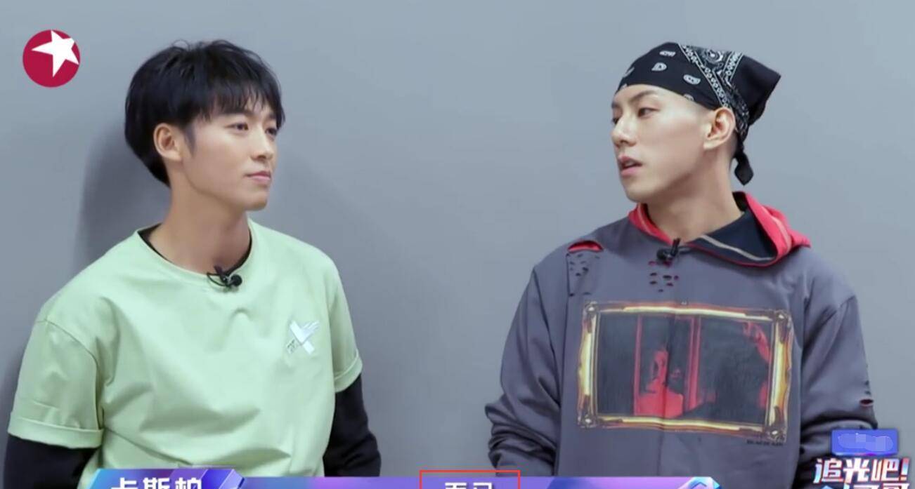 舞台|卡斯柏和符龙飞吵架真的是误会?卡斯柏嘟囔的两个字其实才是真相