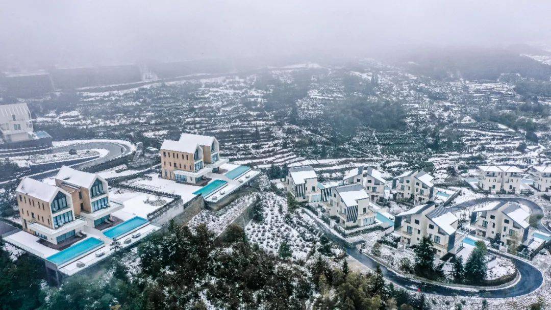 江南雪|邂逅江南雪，我打开了玉岑山居银装素裹的壮美画卷