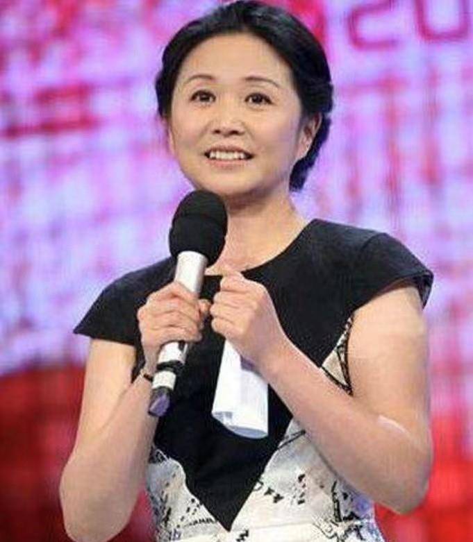 同学|“非诚勿扰”黄菡：倒追嫁同学，恩爱30年无，女儿比她还漂亮