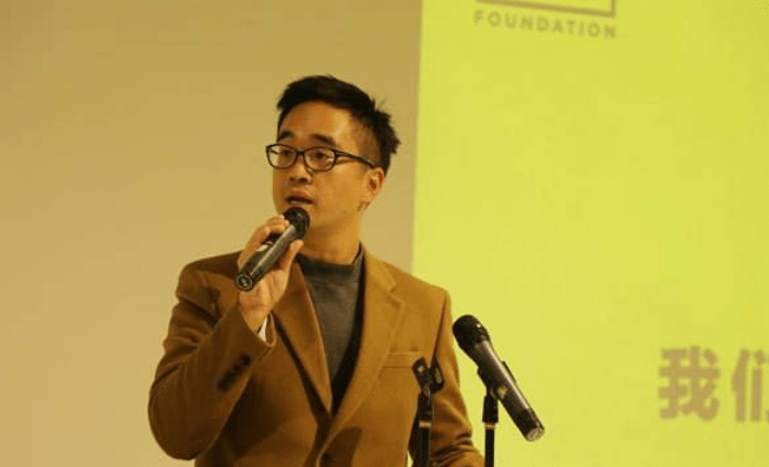 亩地,今再借出4百亩地建方舱,还捐2千万个口罩_郑裕彤_郑家成_郑志恒