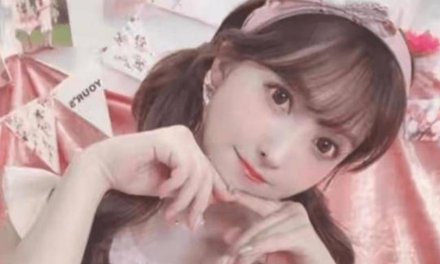 什么日本女孩花600万整成网红脸，看到整容前的照片后，网友：白瞎了