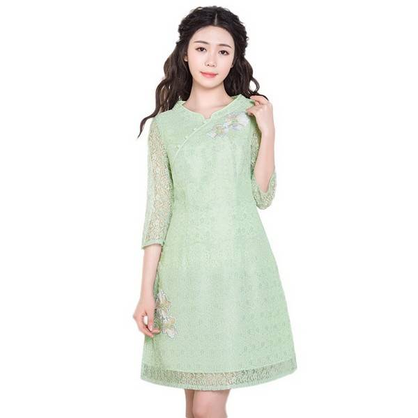 浅绿色 冰爽解暑，浅绿色连衣裙回归清新自然