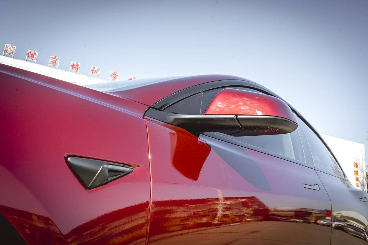 天津汽车贴膜特斯拉model3液态龙血红改色案例分享