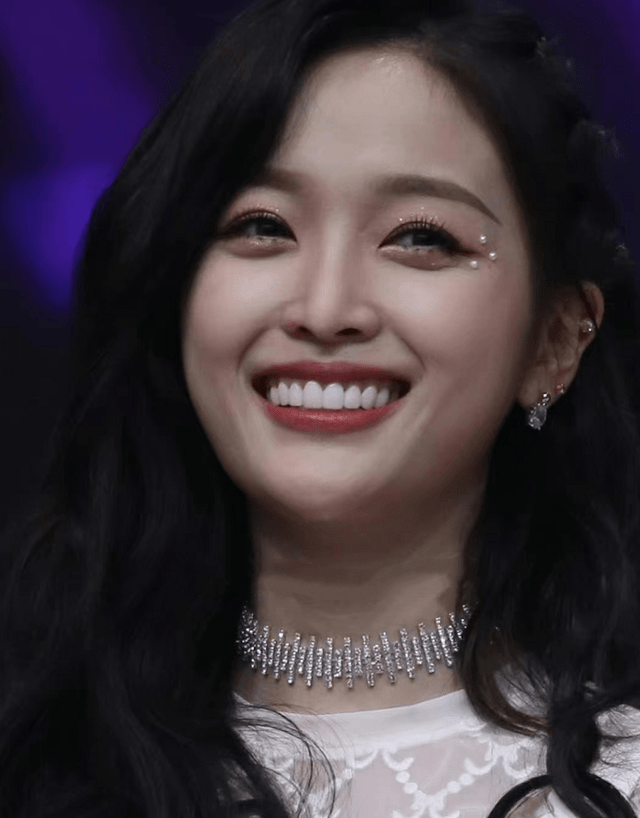 脸部明星整牙后遗症：杨幂脸部松弛，王嘉尔颧骨外扩，宋祖儿法令纹深