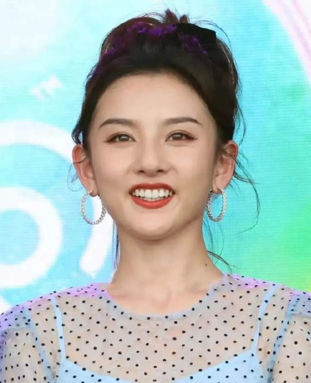 脸部明星整牙后遗症：杨幂脸部松弛，王嘉尔颧骨外扩，宋祖儿法令纹深