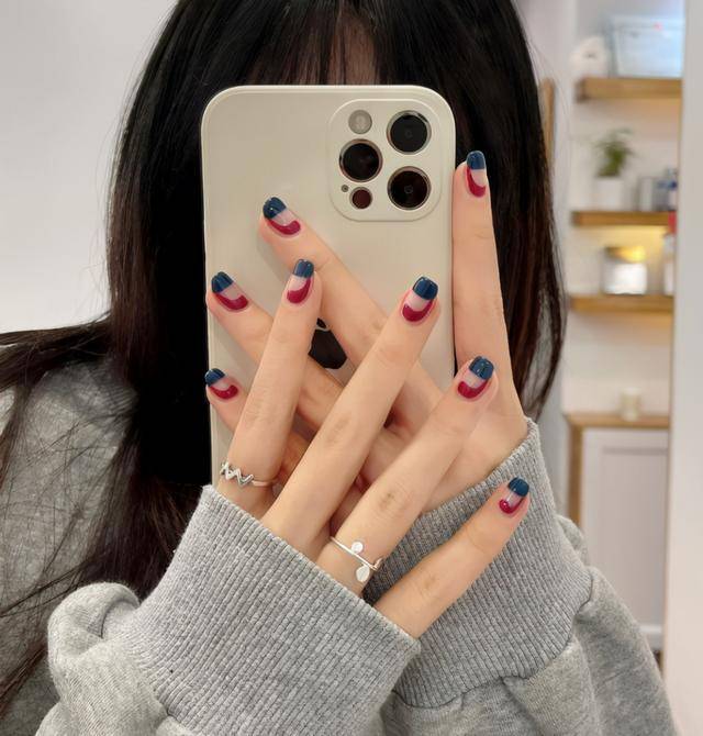 手指手是女人的第二张脸，开春画上这些“美甲”样式，美得挪不开眼