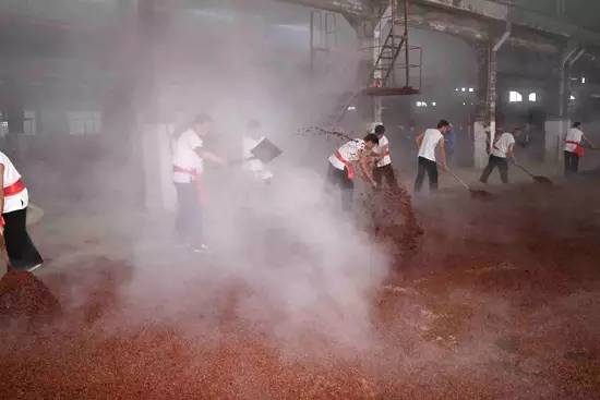 中国核心酱酒产区——茅台镇传统酱香酒酿造工