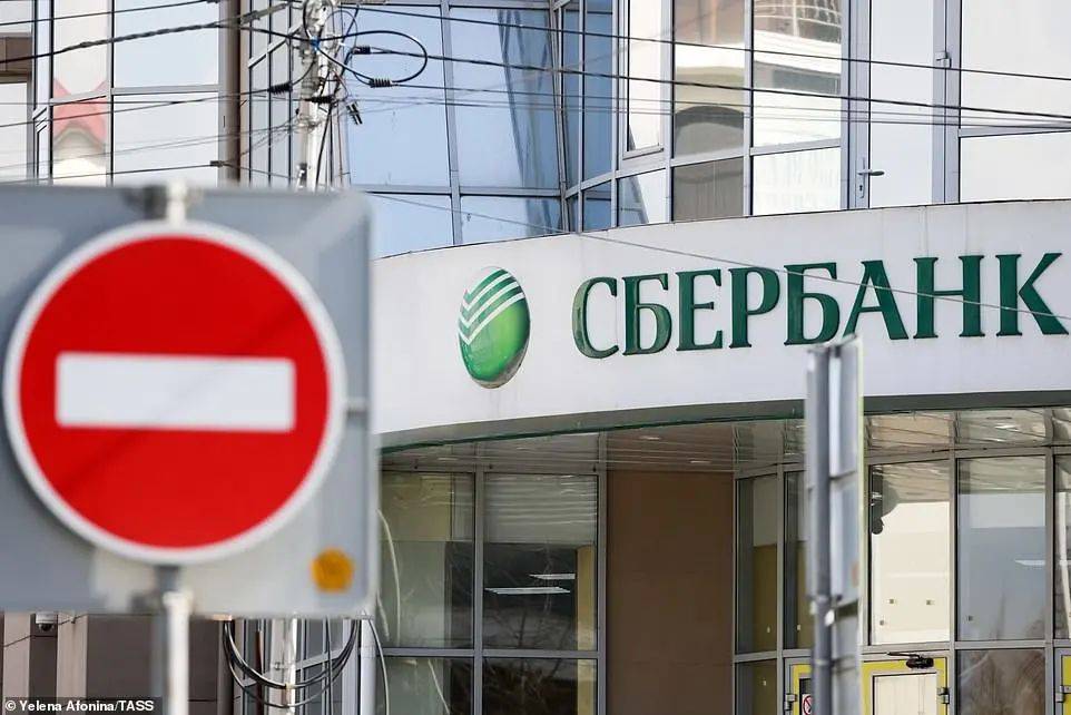 欧洲央行周一也警告称,俄罗斯最大银行 sberbank 的欧洲分支机构面临关闭。