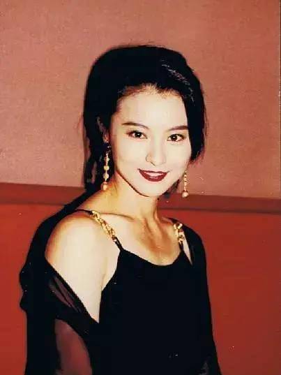 周天娜她是陈凯歌眼里“海峡两岸最美的女人”，一手好牌却打稀烂！