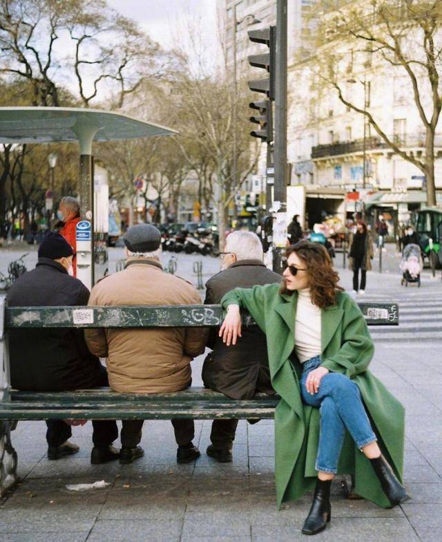 赵丽颖 新年刚开始，绿色就打败蓝色，成为新一季流行色