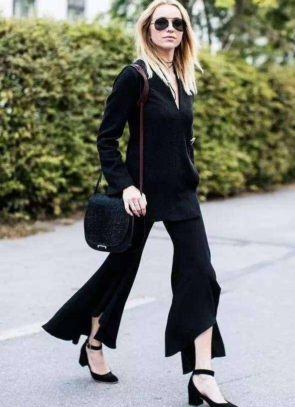 喇叭裤 谁说春天一定要穿裙子，今年流行的是“开叉裤”，小个子也能穿