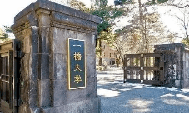 巴黎政治學院及巴黎高等商學院,中國人民大學及臺灣政治大學等校相近