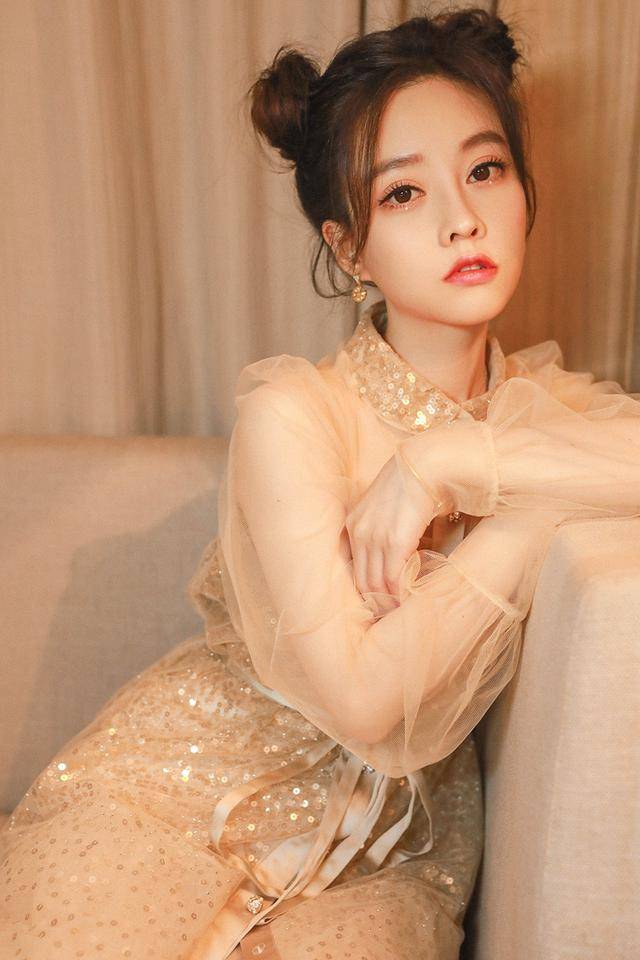 哪吒 苹果头过时了，跟冯提莫扎“哪吒头”减龄又显高，八成女生都适合