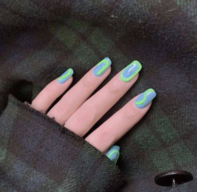 花瓣做了这款美甲，我一天换十个道具拍照