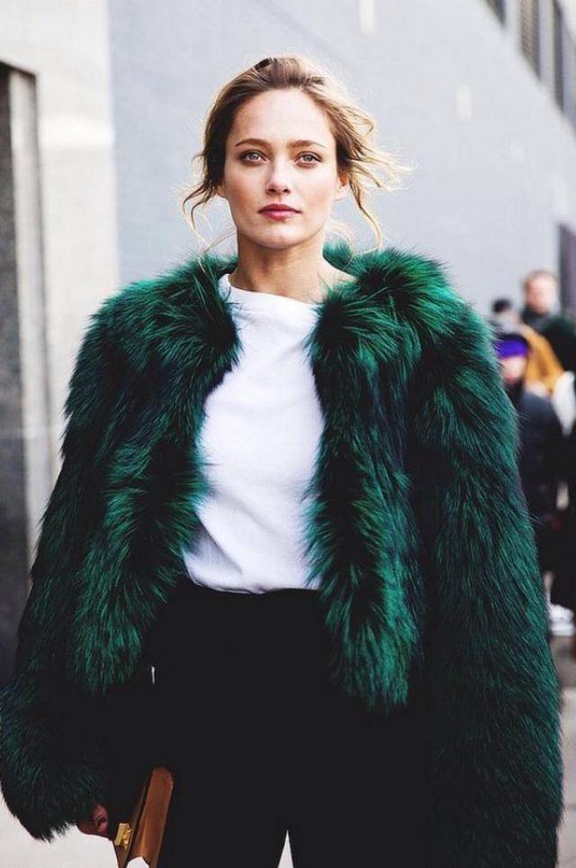 贵妇 宁静真有阔太范，上万皮草配西装不仅不臃肿，却意外美成优雅贵妇