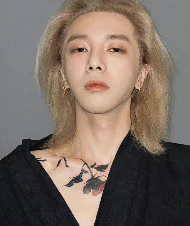 官宣|华晨宇牵着女孩子手回家,疑似新恋情曝光,不同粉丝反应不同