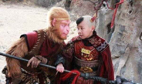 替身|西游记中难忘的一次表演,六小龄童冒着生命危险完成,称不可复制