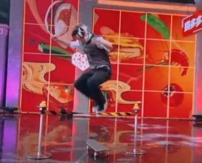 才艺|王一博在《天天向上》表演像小孩子给长辈展现自己新学到的才艺