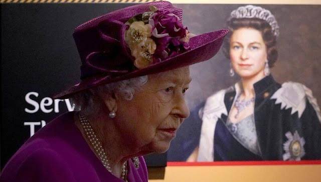 女王 95岁英女王康复后首次营业！绿裙配珍珠依旧优雅，气色变差了