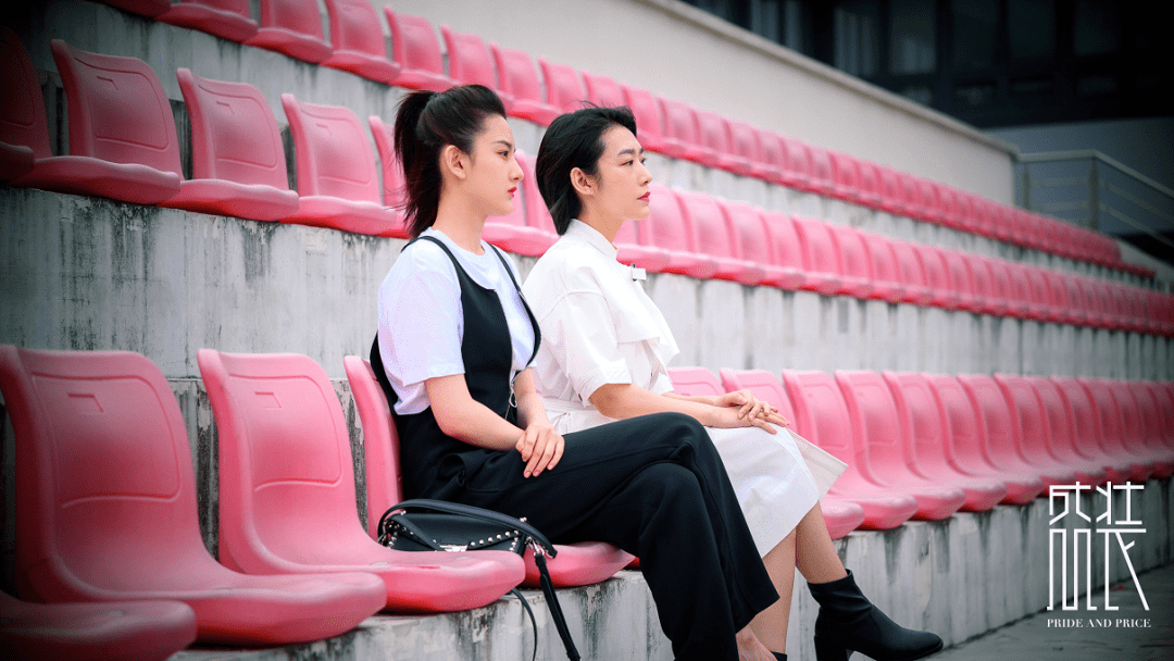 李娜|“纸媒”衰落时代的群像样本:《盛装》如何展现“她力量”? |专访编剧雷志龙