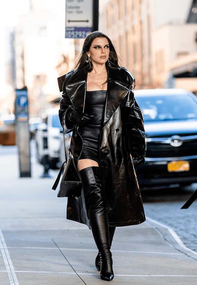 原创超模凯特摩丝妹妹闪耀颁奖礼穿液体裙太美风格像坎爷前任